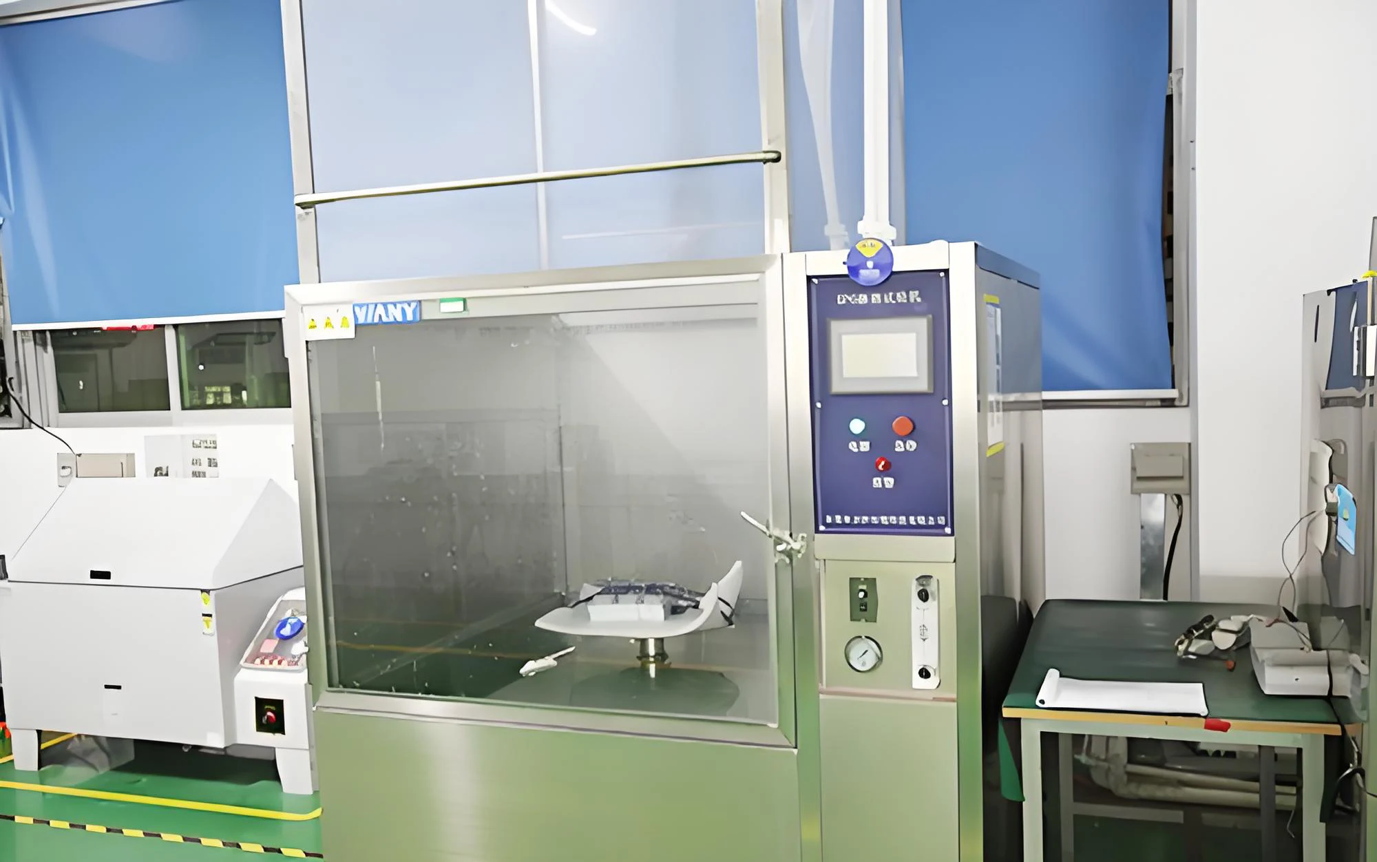 Strong water spray test machine